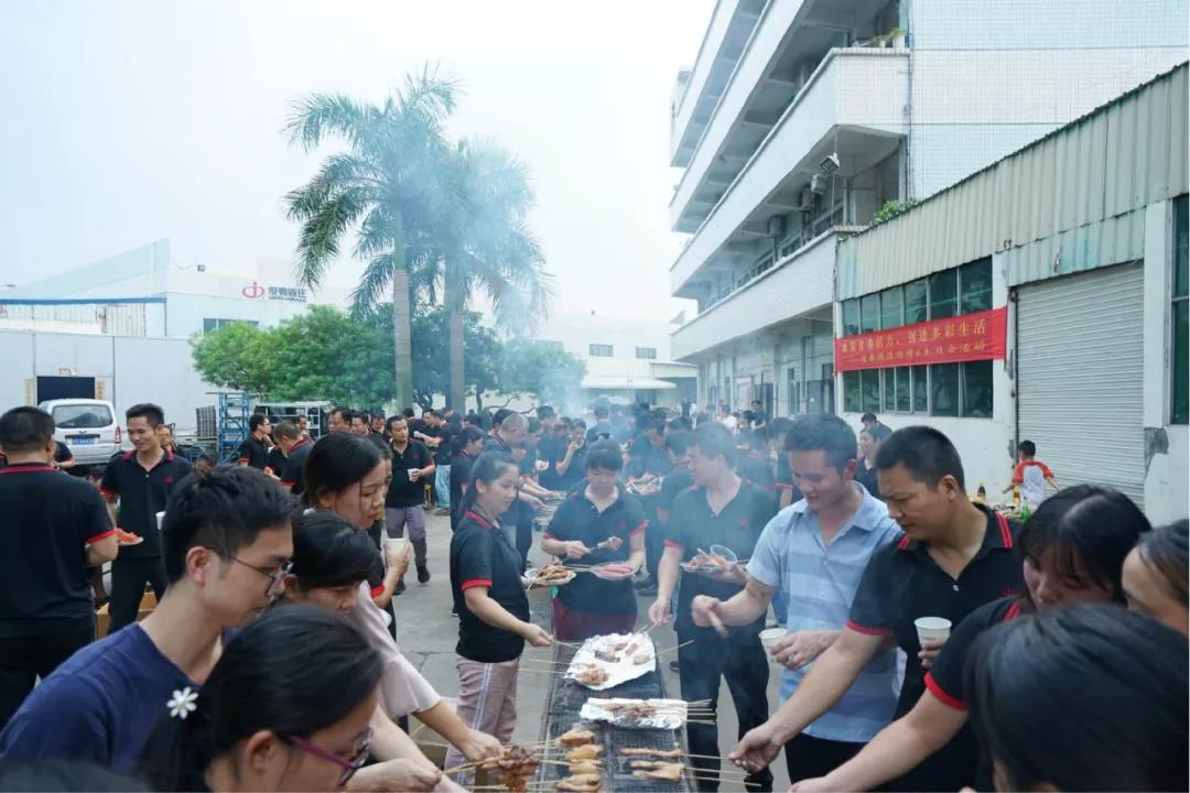 2019年“歡樂在俊泰，情濃意更濃”員工生日會(huì)暨中秋燒烤晚會(huì)順利舉行